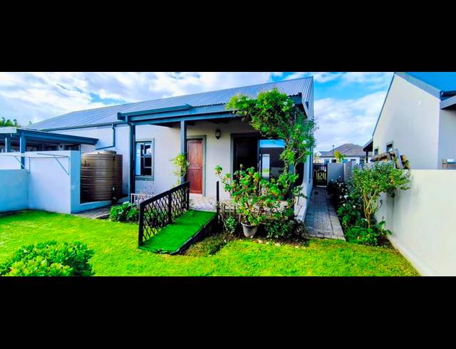 2 BEDROOM HOUSE FOR SALE IN BLUE MOUNTAIN VILLAGE